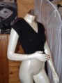 petit top cache coeur noir taille 36 à 5 euros