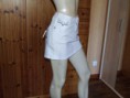 mini jupe blanche taille M ou 36 38 à 4 euros